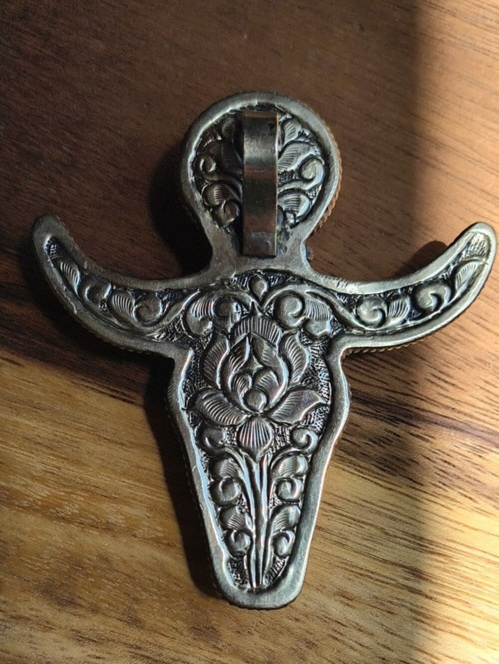 Gorgeous HUGE Statement Pendant! Buffalo Bone Steer Head And Mother Of Pearl - Picture 5 of 9